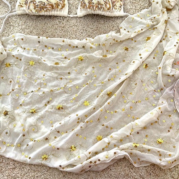 Gold and white bikini with sash ! - Picture 4 of 10